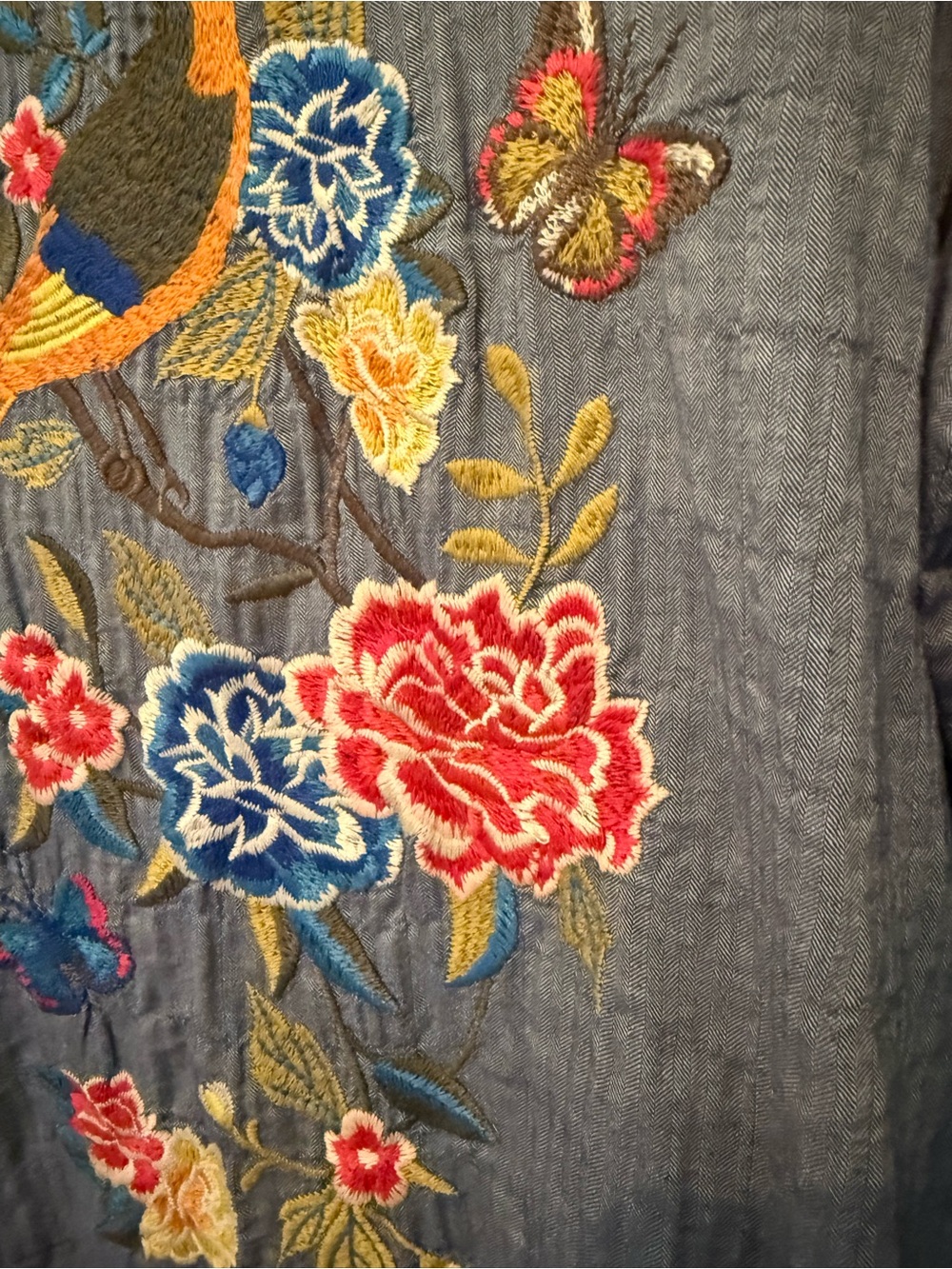 🦜Johnny Was Women’s Embroidered Floral Bird Chambray Button Up - Size L - Picture 10 of 10